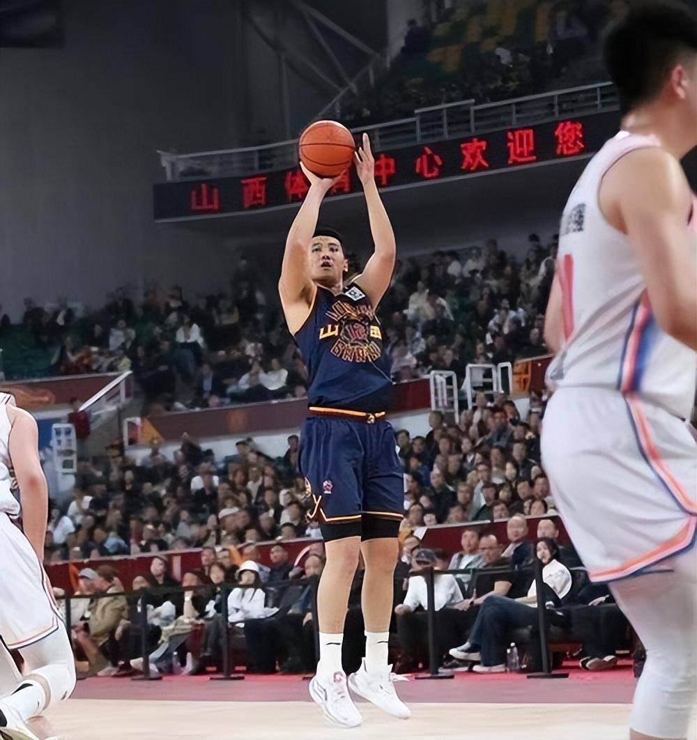 辽宁男篮实力不俗，轻松击败对手